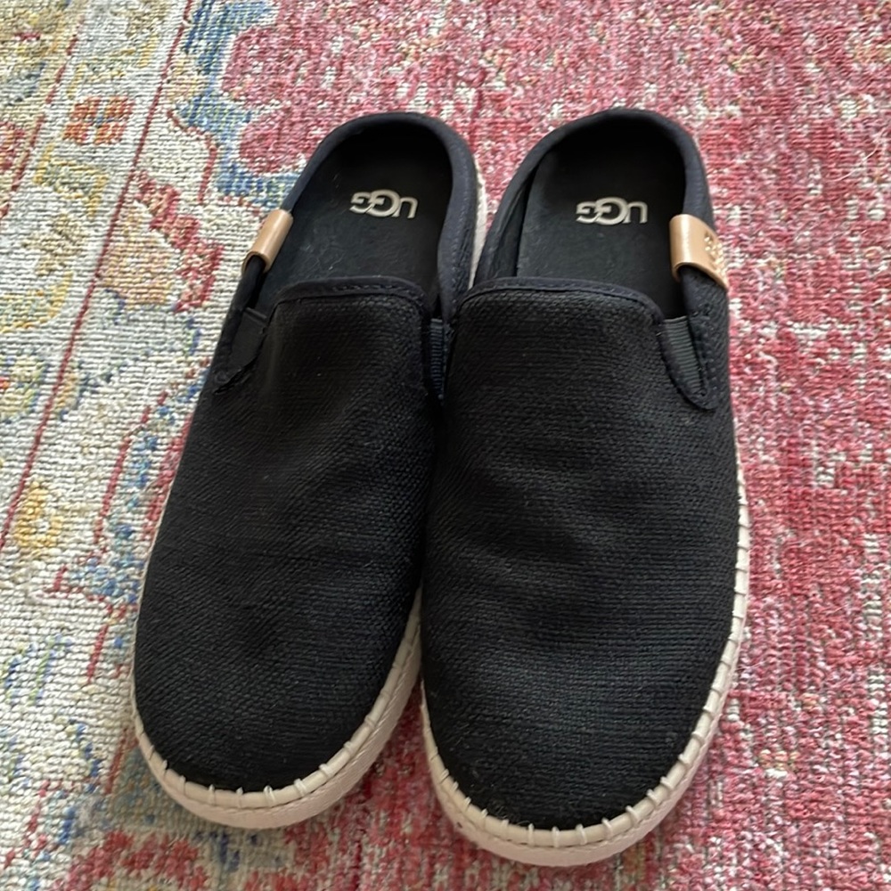 Ugg Delu Slip On Shoes 8